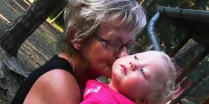 У него очень хорошие контакты с детьми и работниками